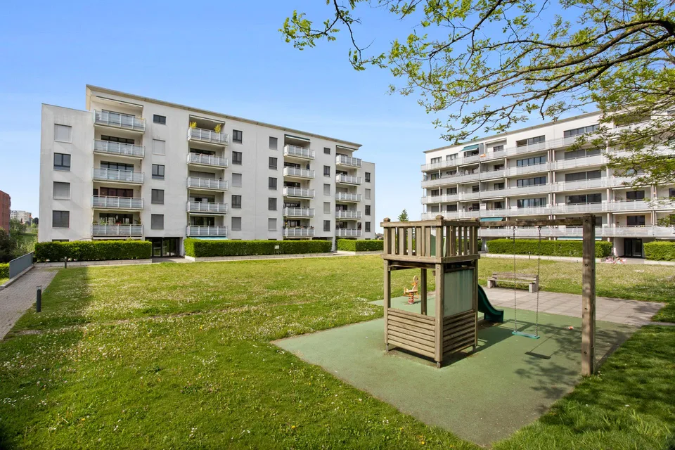 Grand et spacieux  logement de 5.5 pièces en attique