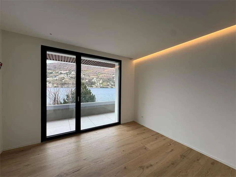 Meravigliosa villa di pregio triplex vista lago di 4.5 locali Brusino – foto 8 di 24