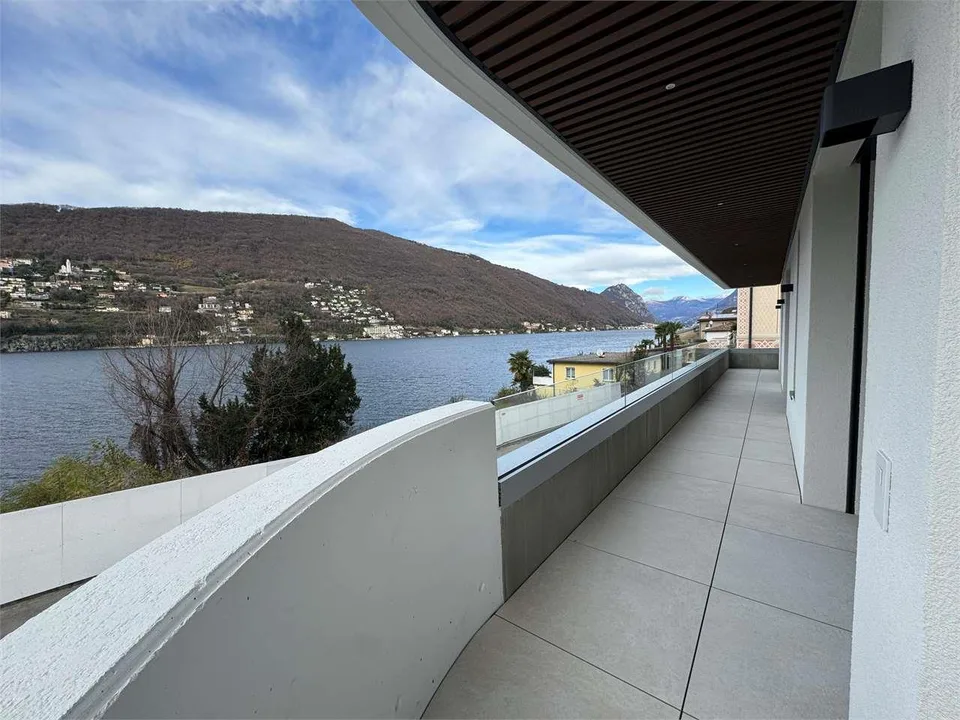 Meravigliosa villa di pregio triplex vista lago di 4.5 locali Brusino