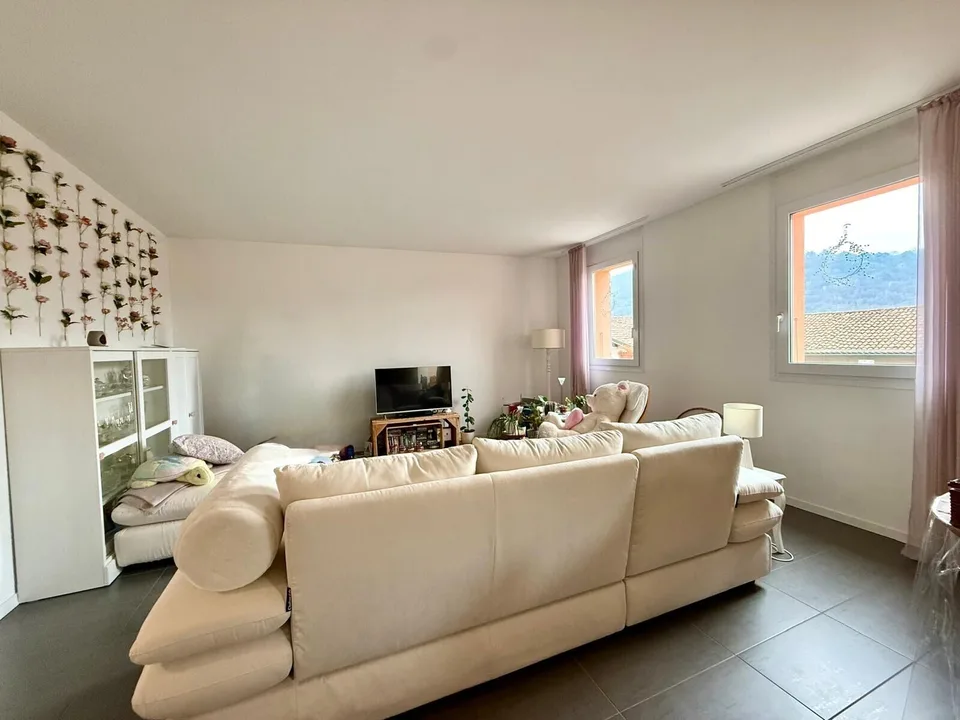 GERÄUMIGE UND BEQUEME 3.5 ZIMMER MIT ZWEI BALKONEN IN CHIASSO