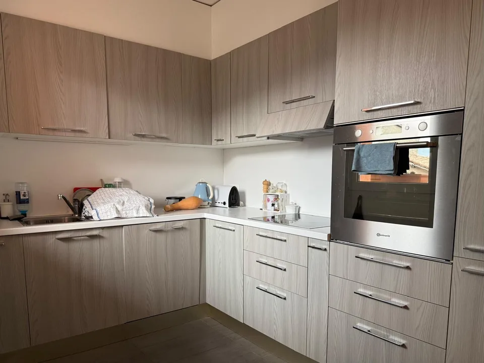 GERÄUMIGE UND BEQUEME 3.5 ZIMMER MIT ZWEI BALKONEN IN CHIASSO