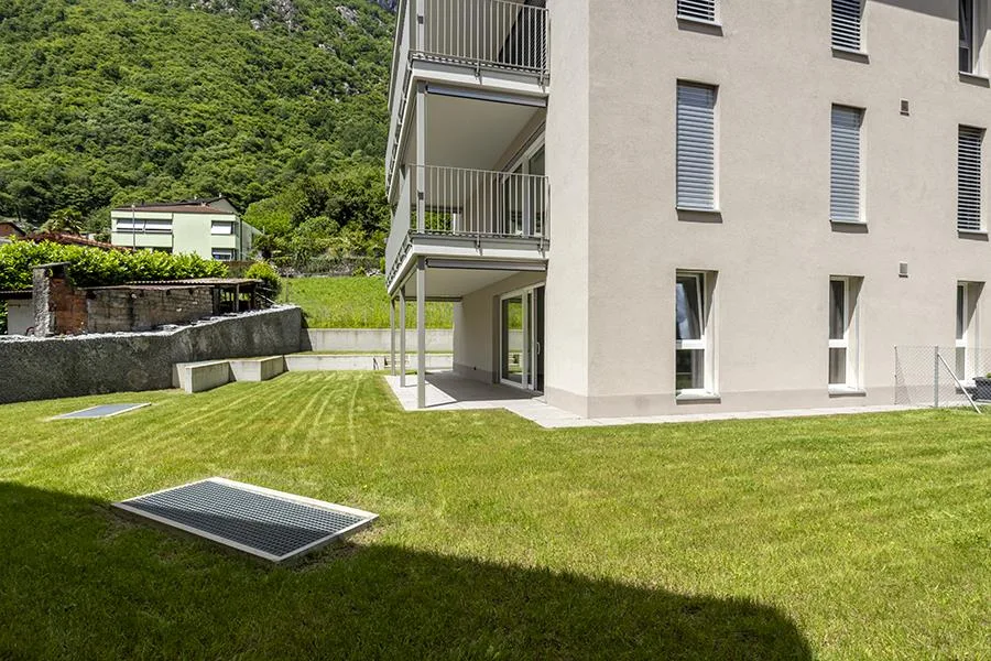 NEUWERTIGES 3.5-ZIMMER-WOHNUNG MIT PRIVATGARTEN IN LUMINO – Foto 11 von 33