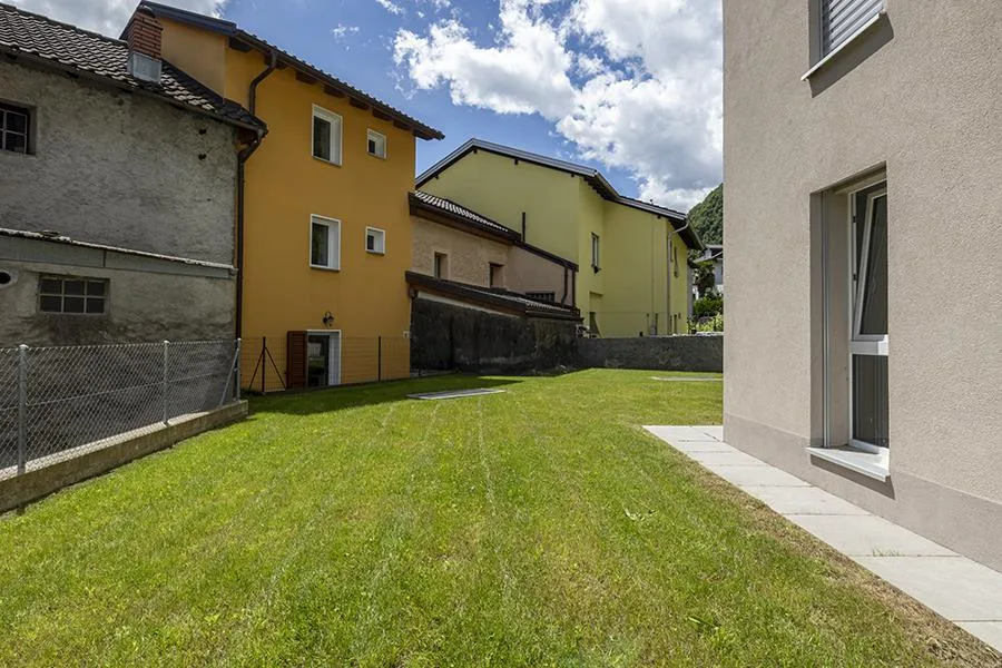 NEUWERTIGES 3.5-ZIMMER-WOHNUNG MIT PRIVATGARTEN IN LUMINO – Foto 12 von 33
