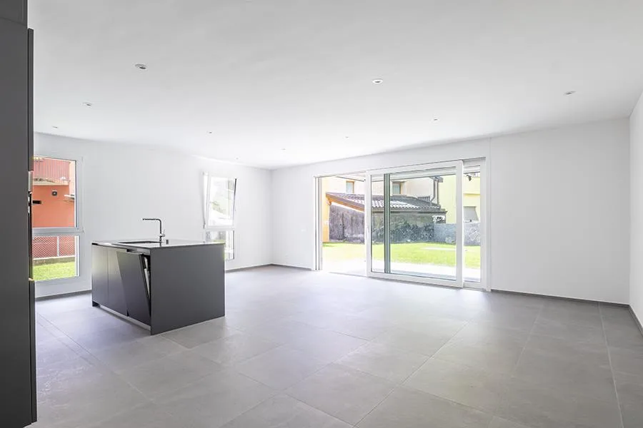 (RENT TO BUY) MODERNO 3.5 LOCALI CON GIARDINO A LUMINO