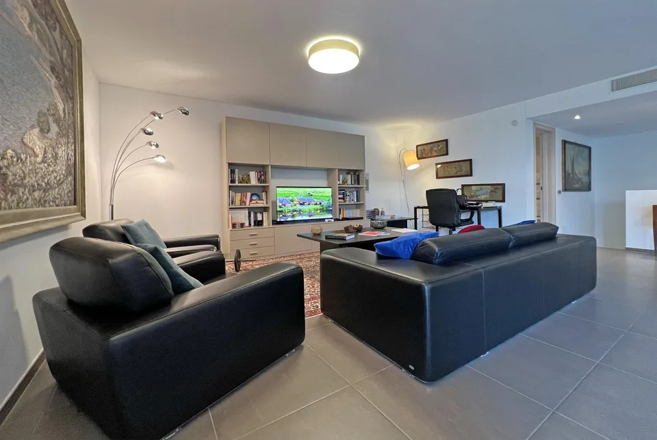 SPACIOUS 3.5 OF 140 SQM WITH GARDEN AND EXTRA ROOMS IN MASSAGNO