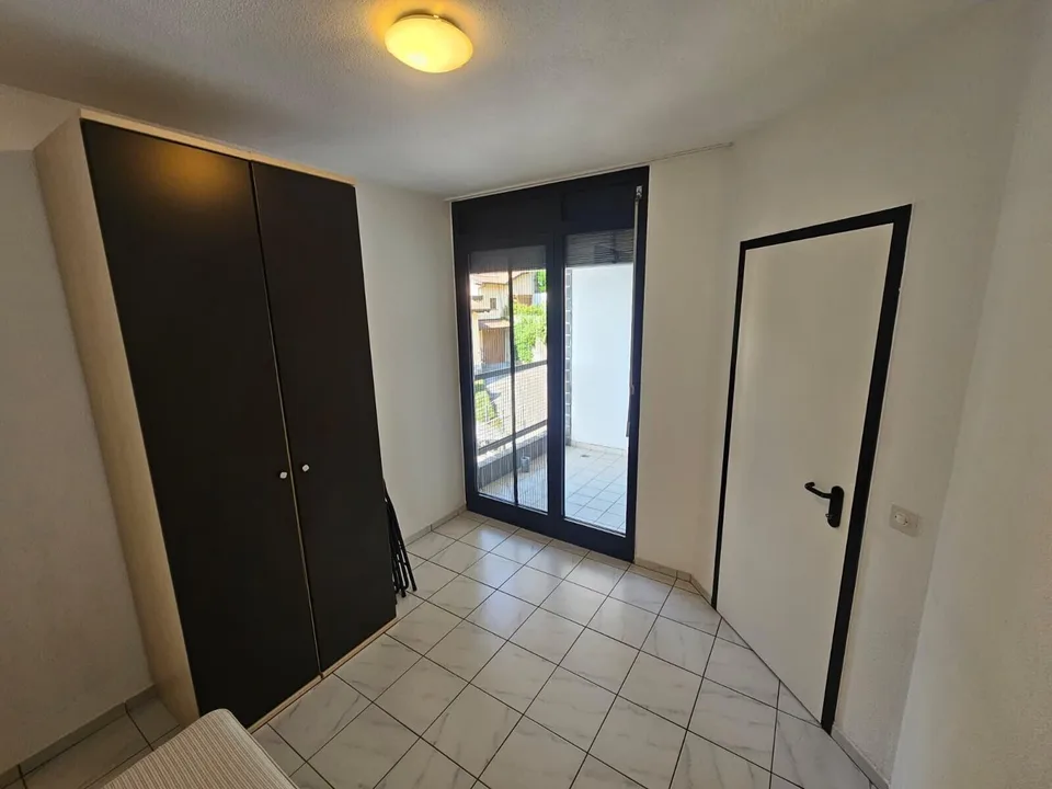HELLER 2.5 ZIMMER WOHNUNG MIT BALKON IN CANOBBIO