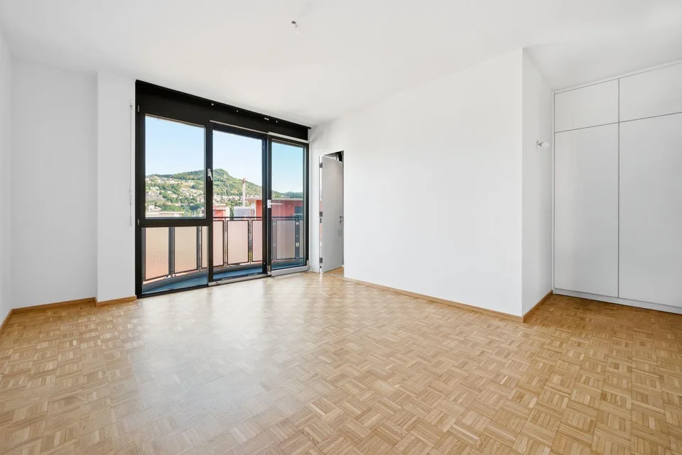 Élégant, appartement de 4,5 pièces complètement rénové dans un emplacement central – photo 8 sur 10
