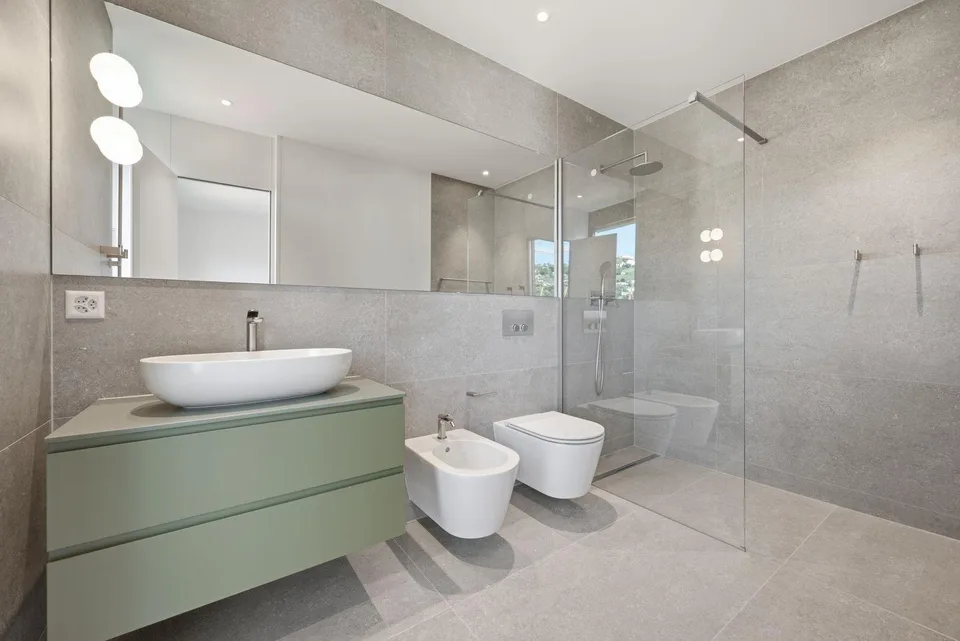Élégant, appartement de 4,5 pièces complètement rénové dans un emplacement central – photo 9 sur 10