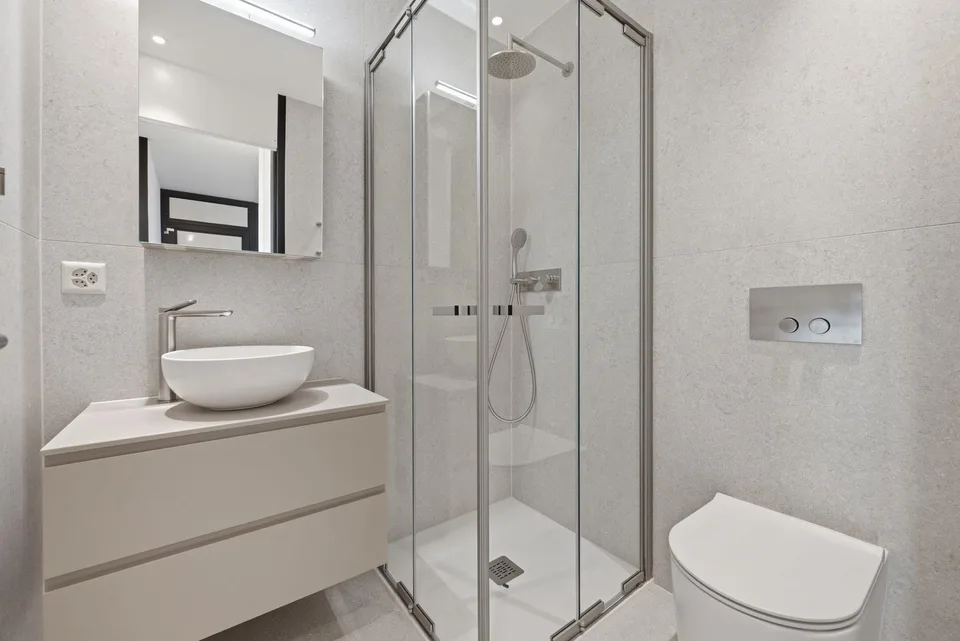 Élégant, appartement de 4,5 pièces complètement rénové dans un emplacement central – photo 7 sur 10