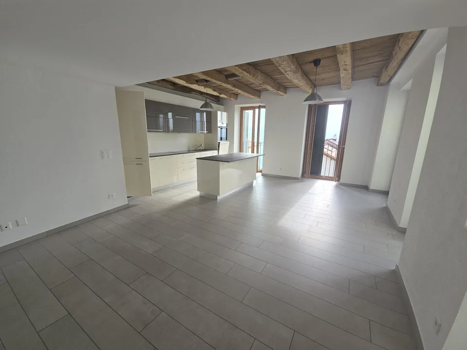 SCHÖNES RENOVIERTES HAUS MIT 4.5 ZIMMERN UND SEEBLICK IN CADEMARIO