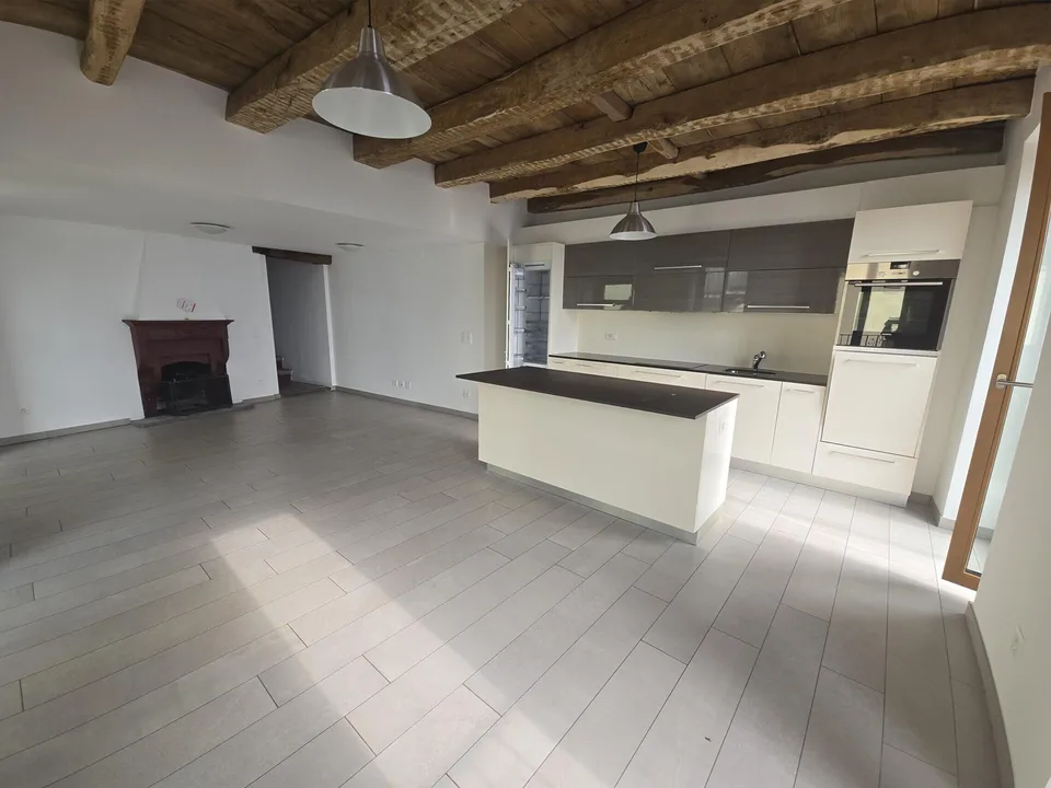 BELLA CASA RISTRUTTURATA 4.5 LOCALI VISTA LAGO A CADEMARIO