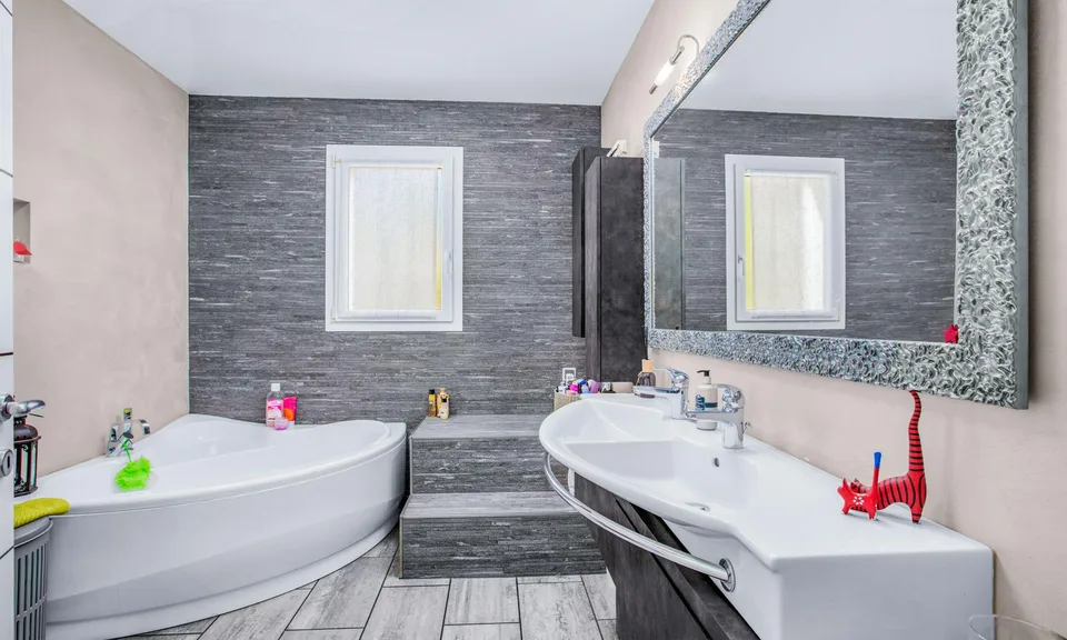 WUNDERBARE VILLA MIT 6,5 ZIMMERN UND OFFENEM BLICK IN BELLINZONA – Foto 8 von 9