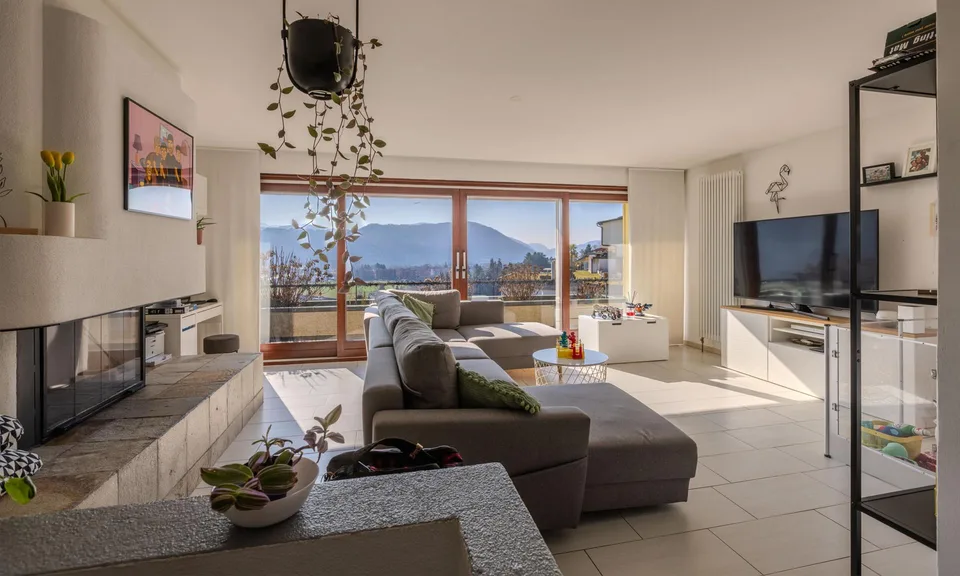 STUPENDA VILLA GEMELLA 5.5 CON VISTA LAGO PARZIALE AD AGNO