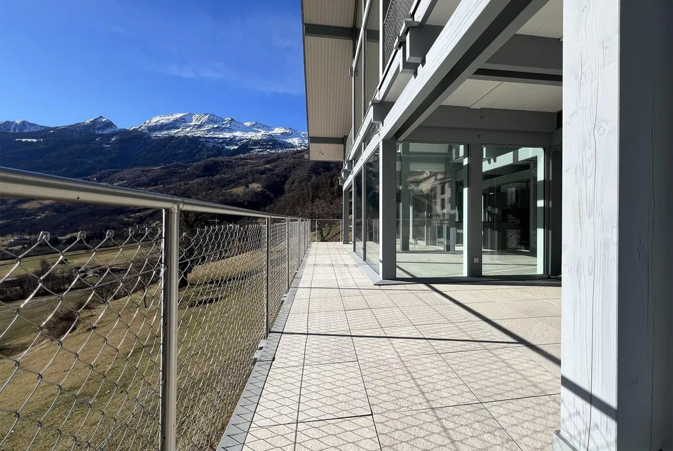 MODERNE VILLA 6.5 MIT PANORAMABLICK IN PONTO VALENTINO