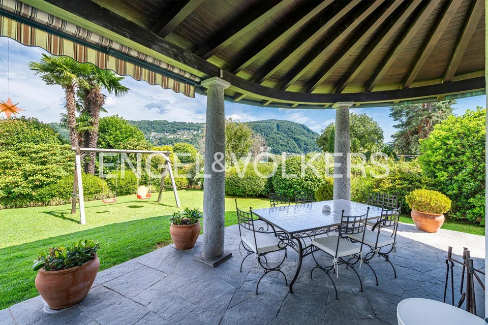 Esclusiva villa con piscina in prima linea sul lago – foto 10 di 13