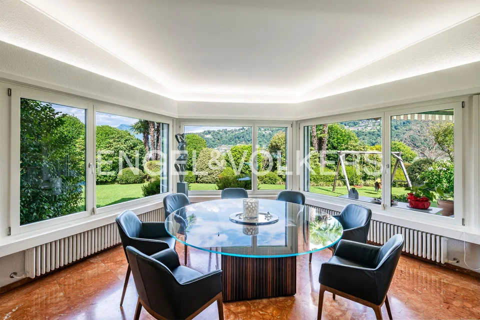 Exklusive Villa mit Pool in erster Seelinie