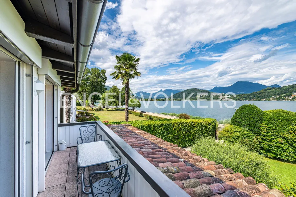 Exklusive Villa mit Pool in erster Seelinie