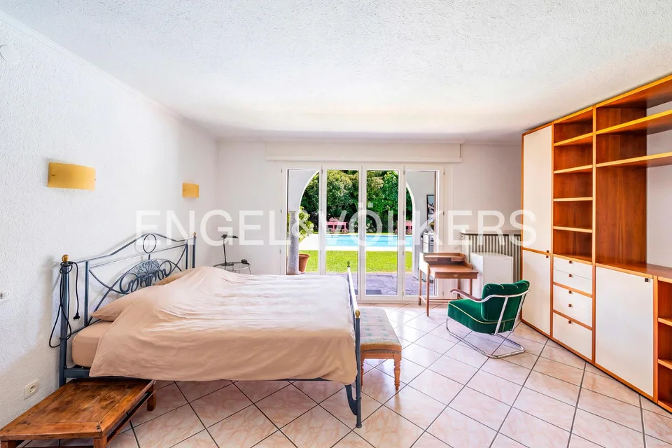Esclusiva villa con piscina in prima linea sul lago – foto 6 di 13