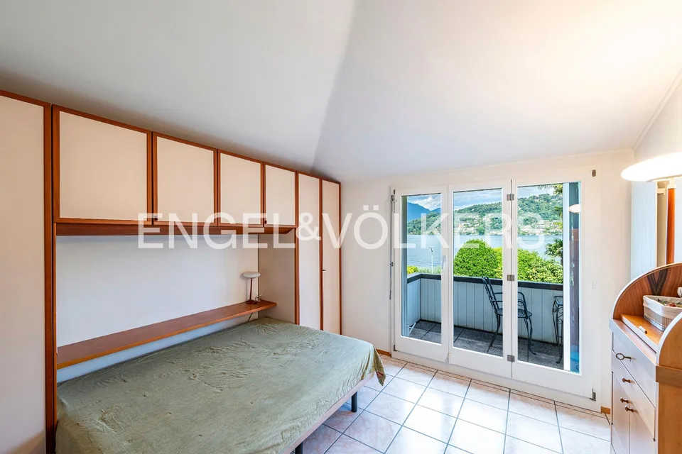 Esclusiva villa con piscina in prima linea sul lago – foto 8 di 13