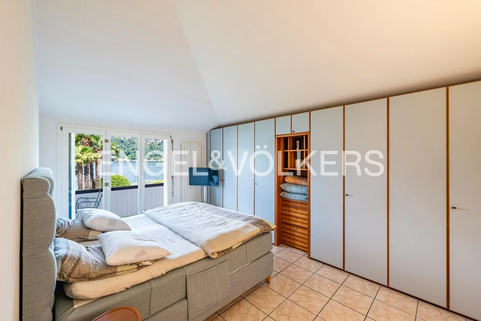 Esclusiva villa con piscina in prima linea sul lago – foto 7 di 13
