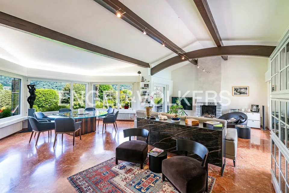 Exklusive Villa mit Pool in erster Seelinie
