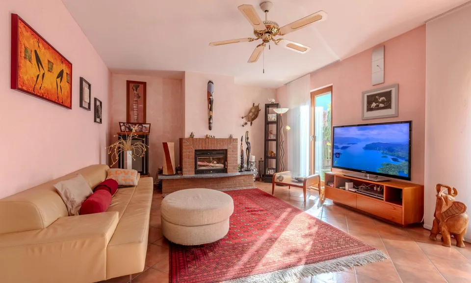 SCHÖNES HAUS 6.5 MIT GROTTE UND GARTEN IN RIVA SAN VITALE