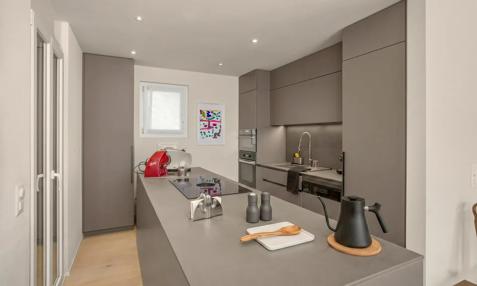 RENOVIERTE 5.5-ZIMMER-VILLA MIT OFFENEM SEEBLICK IN CAPOLAGO