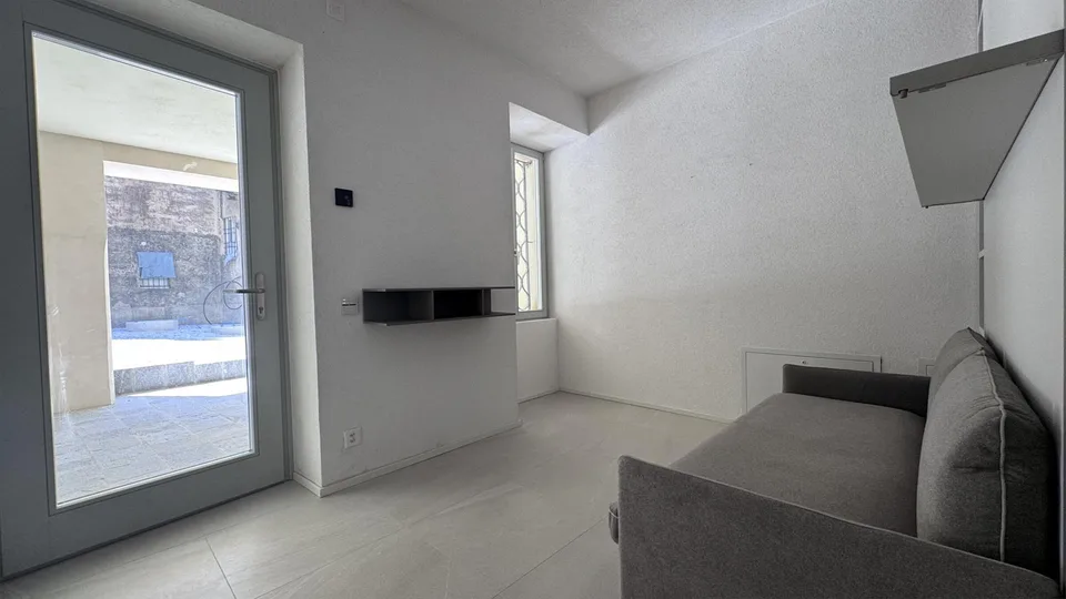 ELEGANT 2.5-ROOM APARTMENT IN THE CENTER OF MENDRISIO