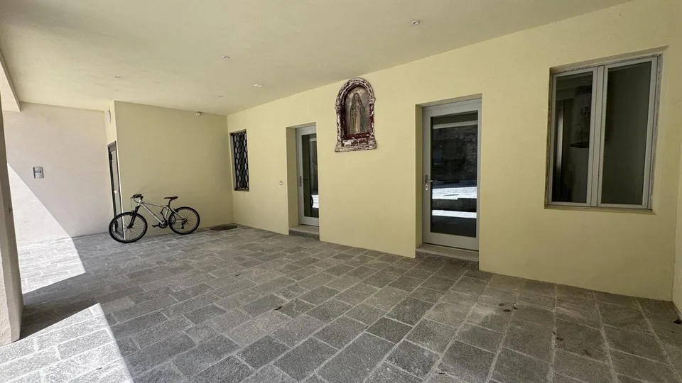 ELEGANT 2.5-ROOM APARTMENT IN THE CENTER OF MENDRISIO