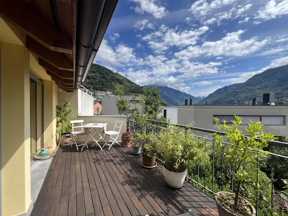 RENOVIERTES HAUS MIT GARTEN IN MONTE CARASSO