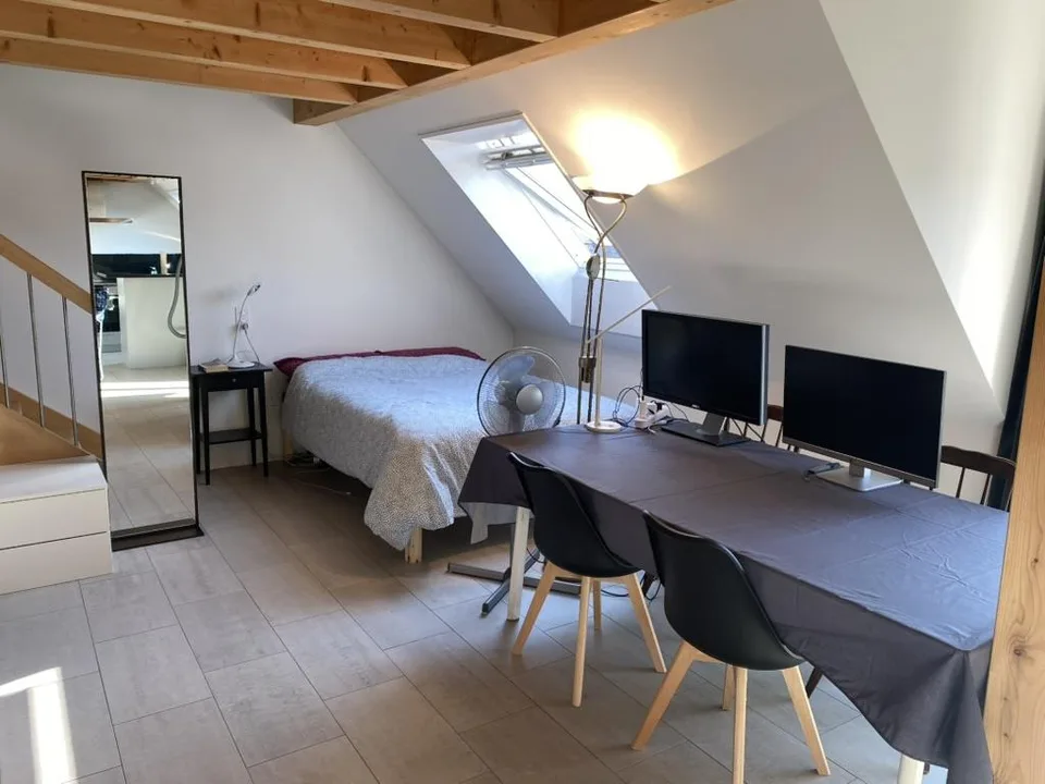 Charmant appartement 2.5 pièces en mansarde (maisonette)