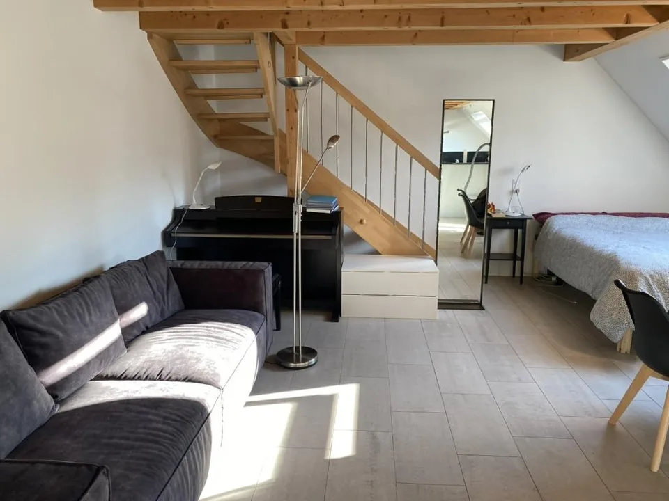 Charmant appartement 2.5 pièces en mansarde (maisonette)