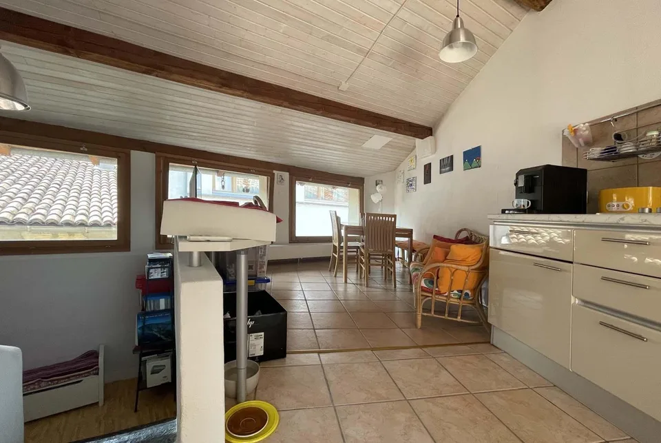 GERÄUMIGES UND TYPISCHES HAUS MIT 5,5 ZIMMERN IN RIVA SAN VITALE