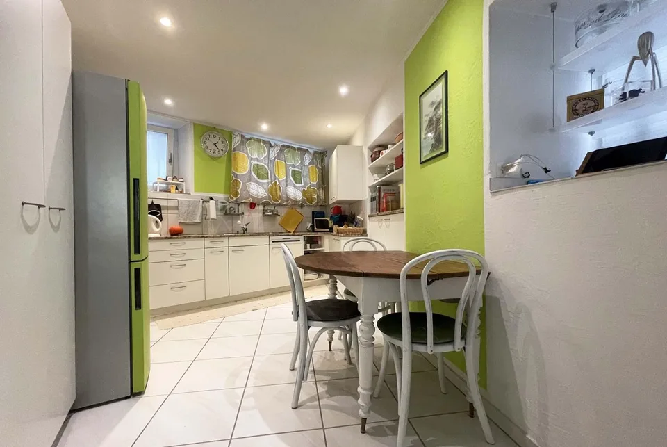 GERÄUMIGES UND TYPISCHES HAUS MIT 5,5 ZIMMERN IN RIVA SAN VITALE – Foto 7 von 12
