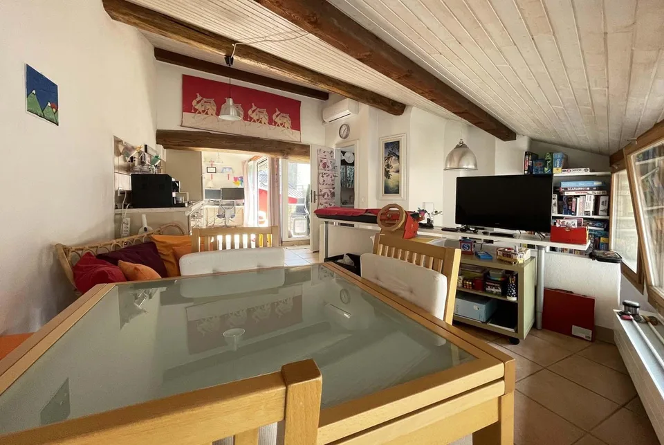 GERÄUMIGES UND TYPISCHES HAUS MIT 5,5 ZIMMERN IN RIVA SAN VITALE