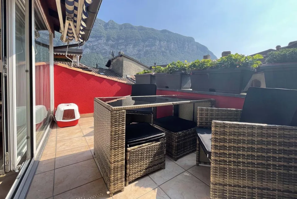 GERÄUMIGES UND TYPISCHES HAUS MIT 5,5 ZIMMERN IN RIVA SAN VITALE