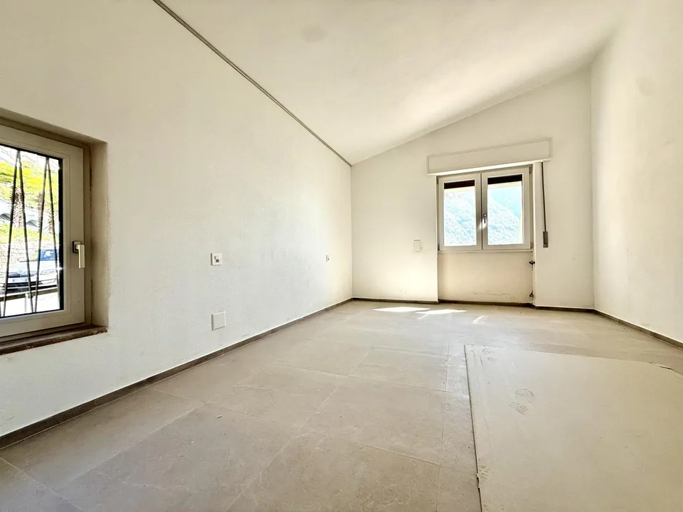 CASA 5.5 LOCALI RINNOVATA CON STUPENDA VISTA LAGO A ROVIO – foto 8 di 13