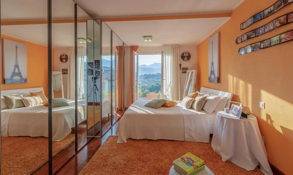 ESCLUSIVA VILLA 6.5 CON GIARDINO E VISTA APERTA A DAVESCO