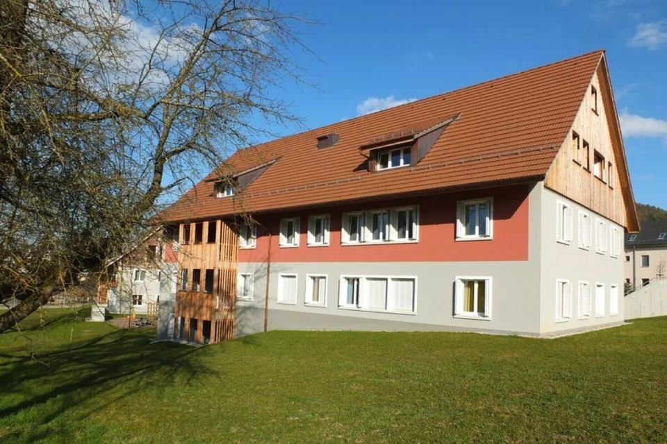GROSSZÜGIGE MAISONETTEWOHNUNG IN LÄNDLICHER IDYLLE