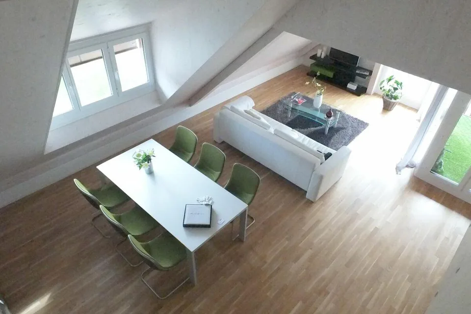 GROSSZÜGIGE MAISONETTEWOHNUNG IN LÄNDLICHER IDYLLE