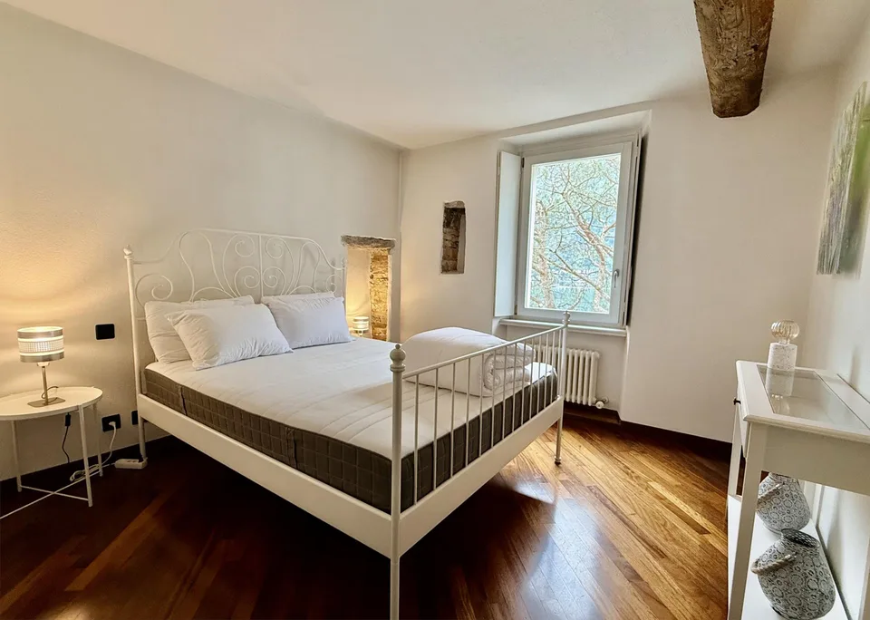 AFFITTASI STUPENDI BILOCALI IN PALAZZO STORICO A MORCOTE