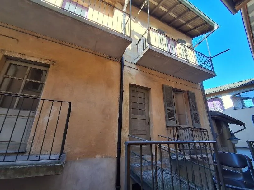 AFFARE - CASE RUSTICHE DA RISTRUTTURARE A PONTE TRESA