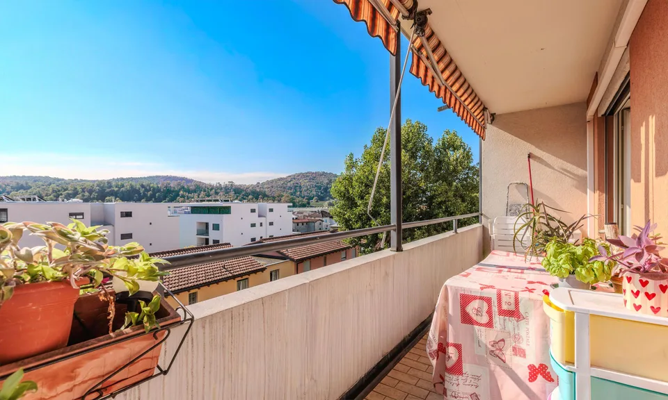 SPLENDIDO 4.5 LOCALI ULTIMO PIANO CON VISTA APERTA A STABIO