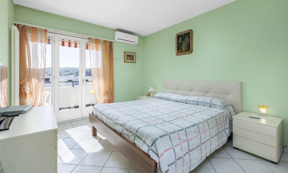 SPLENDIDO 4.5 LOCALI ULTIMO PIANO CON VISTA APERTA A STABIO
