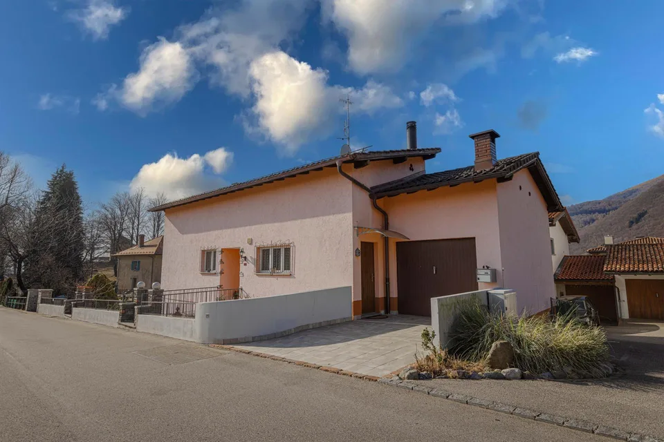 VILLA SPACIEUSE DE 6,5 PIÈCES DANS LE VERT À BRENO – photo 8 sur 9