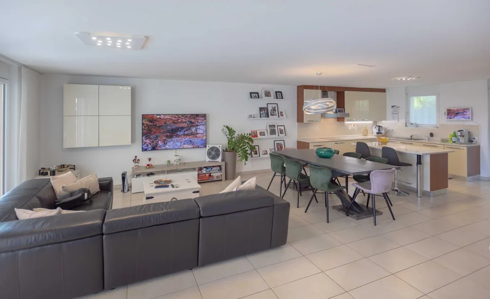 BELLE ET MODERNE MAISON 4.5 PIÈCES AVEC VUE SUR LE LAC À PURA