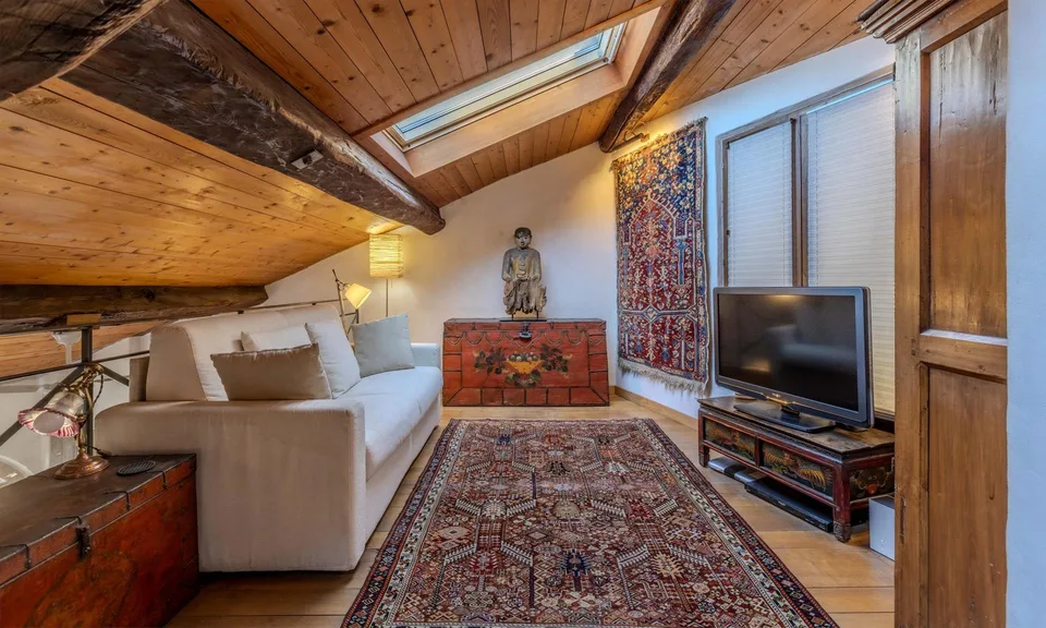PRÄCHTIGES HAUS MIT 5.5 ZIMMERN, DAS MIT CHARME IN CASTELROTTO RENOVIERT WURDE
