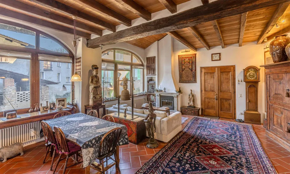 PRÄCHTIGES HAUS MIT 5.5 ZIMMERN, DAS MIT CHARME IN CASTELROTTO RENOVIERT WURDE
