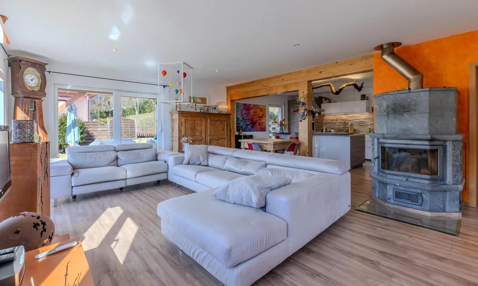 SUPERBE ET SPACIEUSE VILLA 5.5 PIÈCES AVEC JARDIN À BANCO