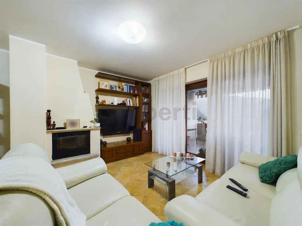 Ampio e luminoso appartamento 4,5 locali  a Caslano